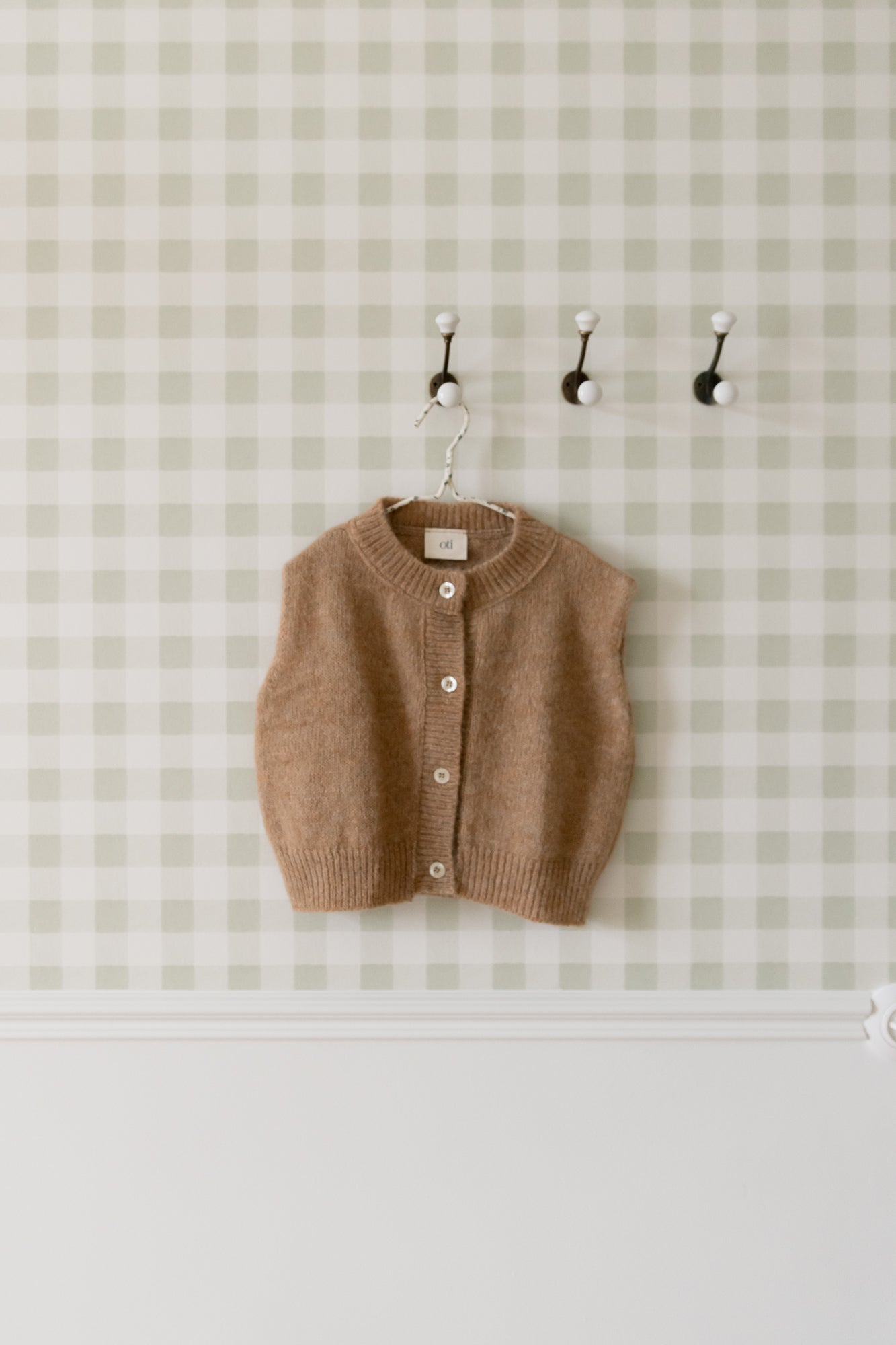 Olivia vest little camel