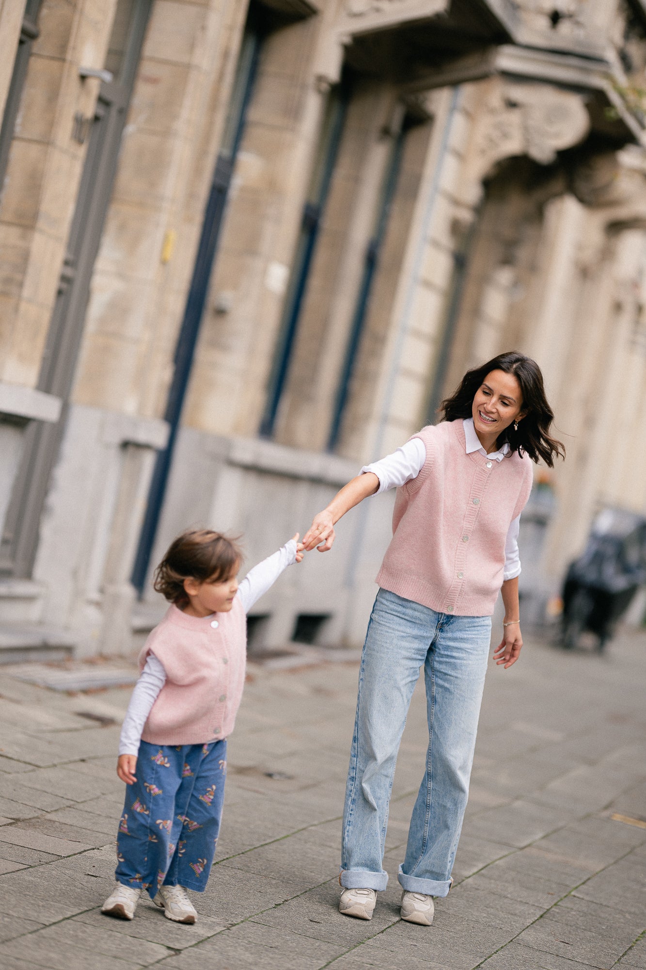 Olivia sleeveless cardigan button pink
