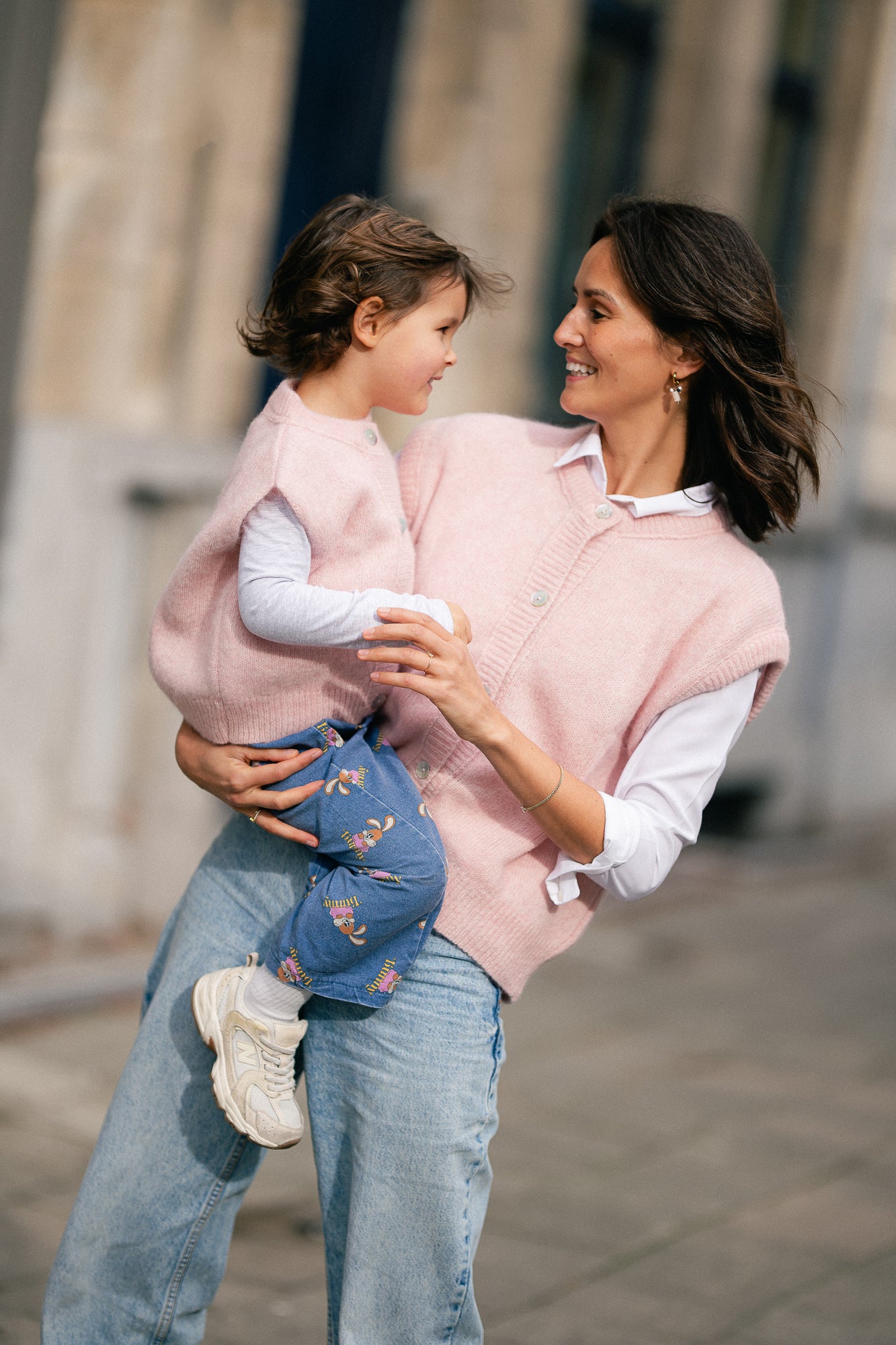 Olivia sleeveless cardigan button pink