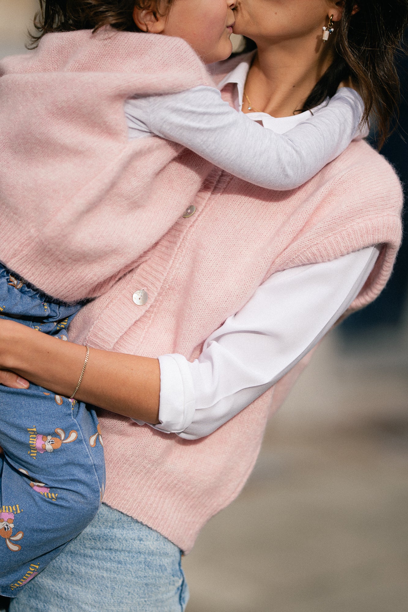 Olivia sleeveless cardigan button pink