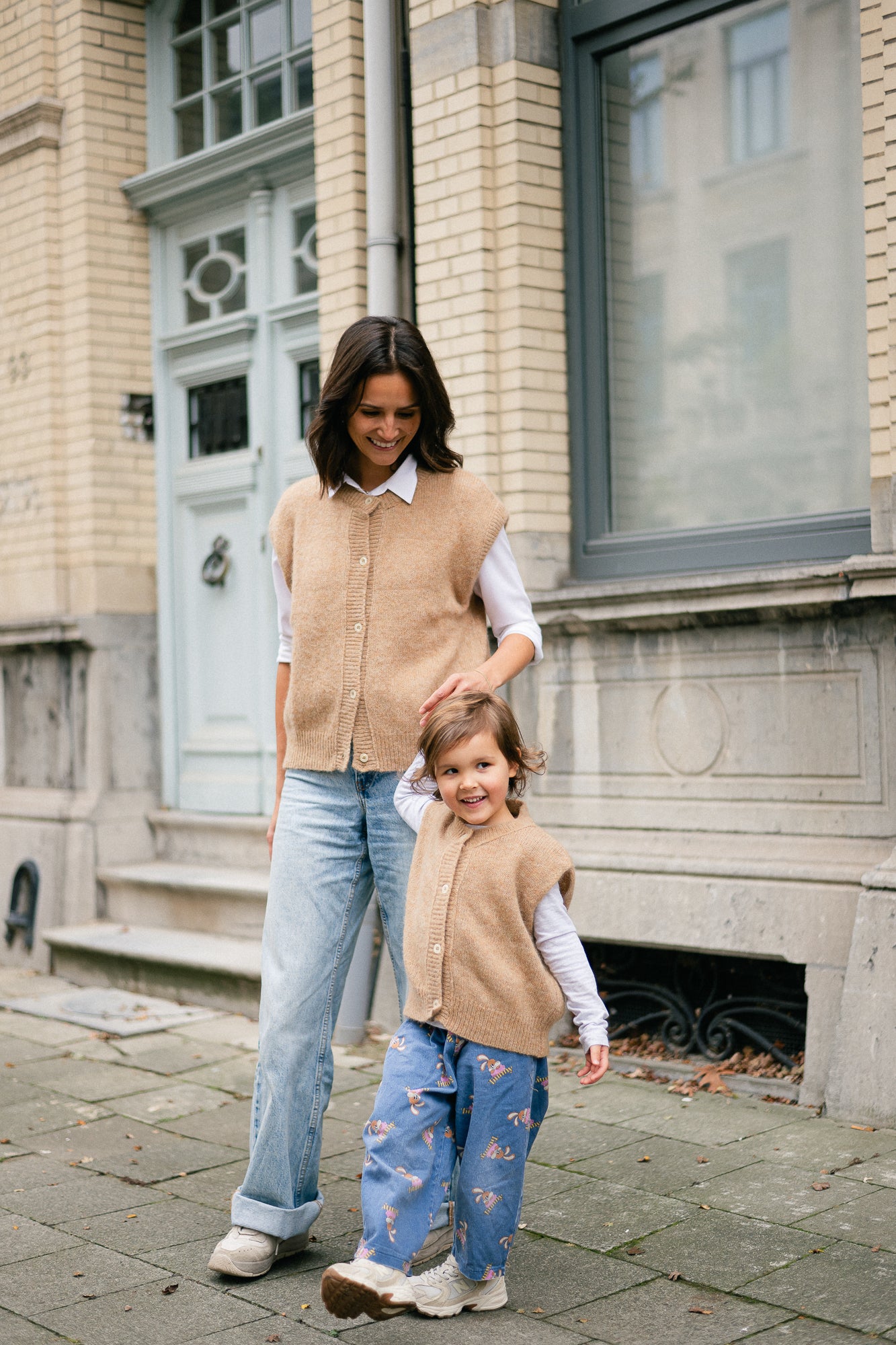 Olivia sleeveless cardigan button camel