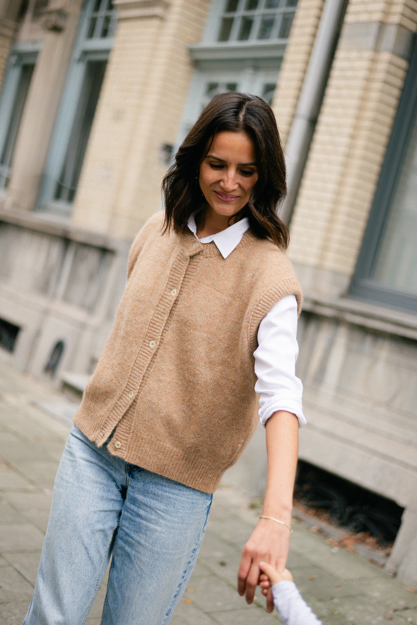 Olivia sleeveless cardigan button camel