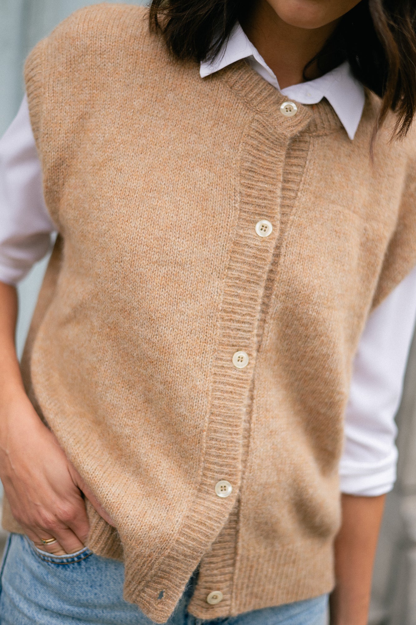 Olivia sleeveless cardigan button camel