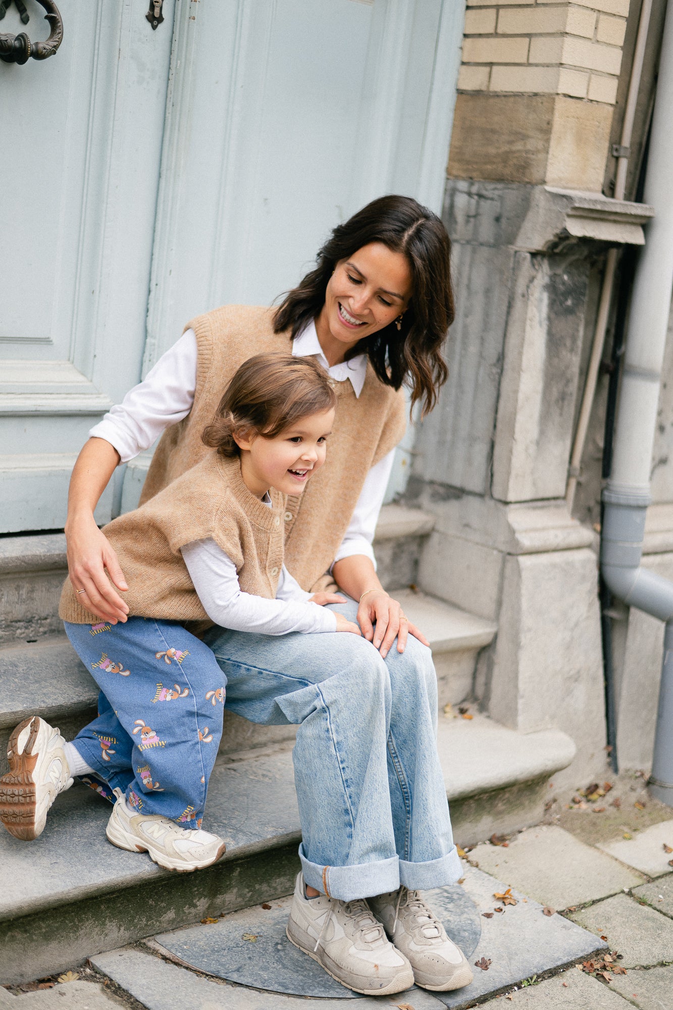 Olivia sleeveless cardigan button camel