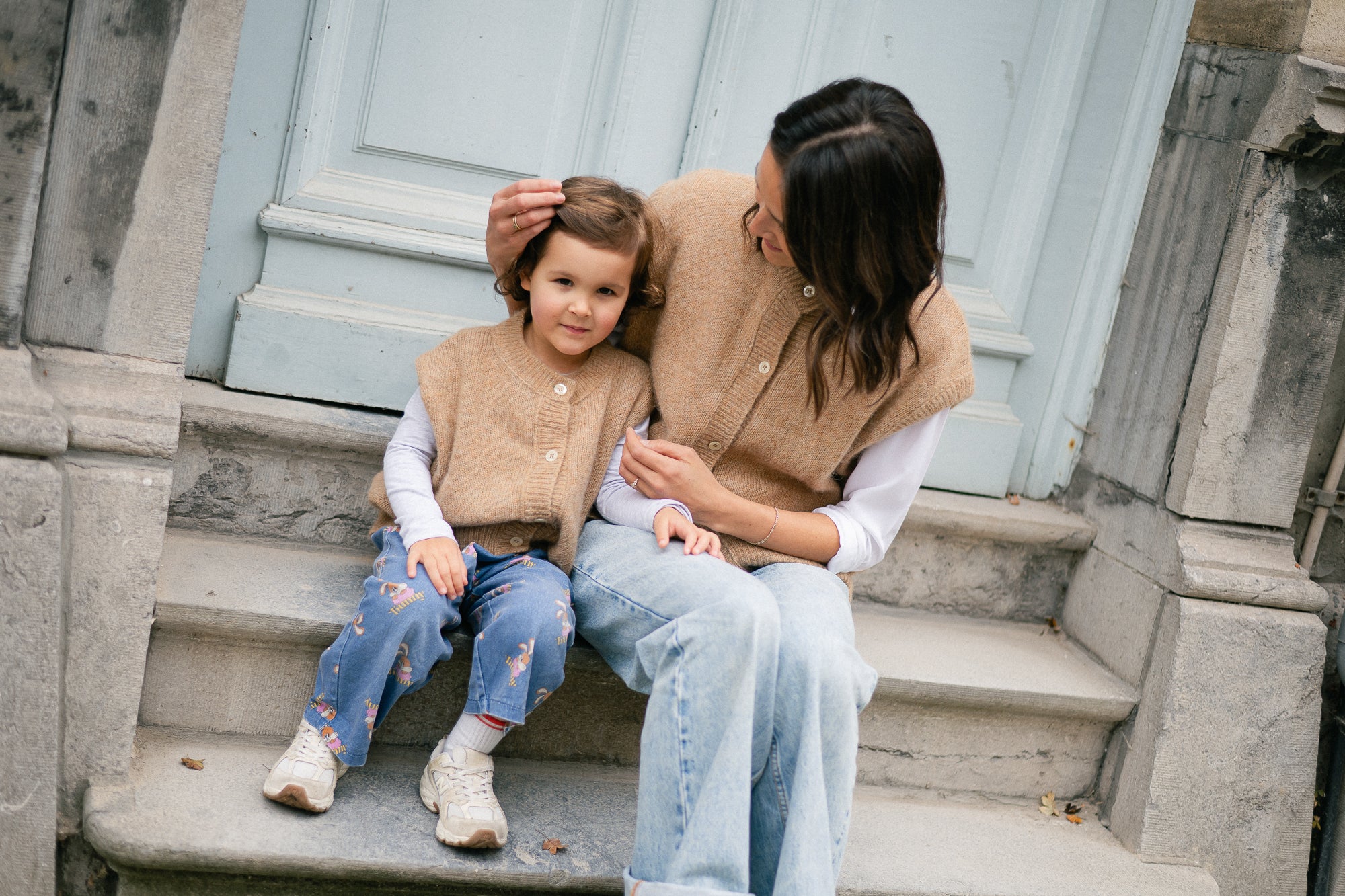 Olivia sleeveless cardigan button camel