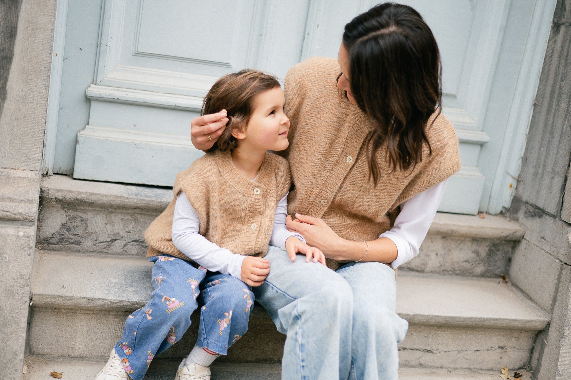 Olivia sleeveless cardigan button camel
