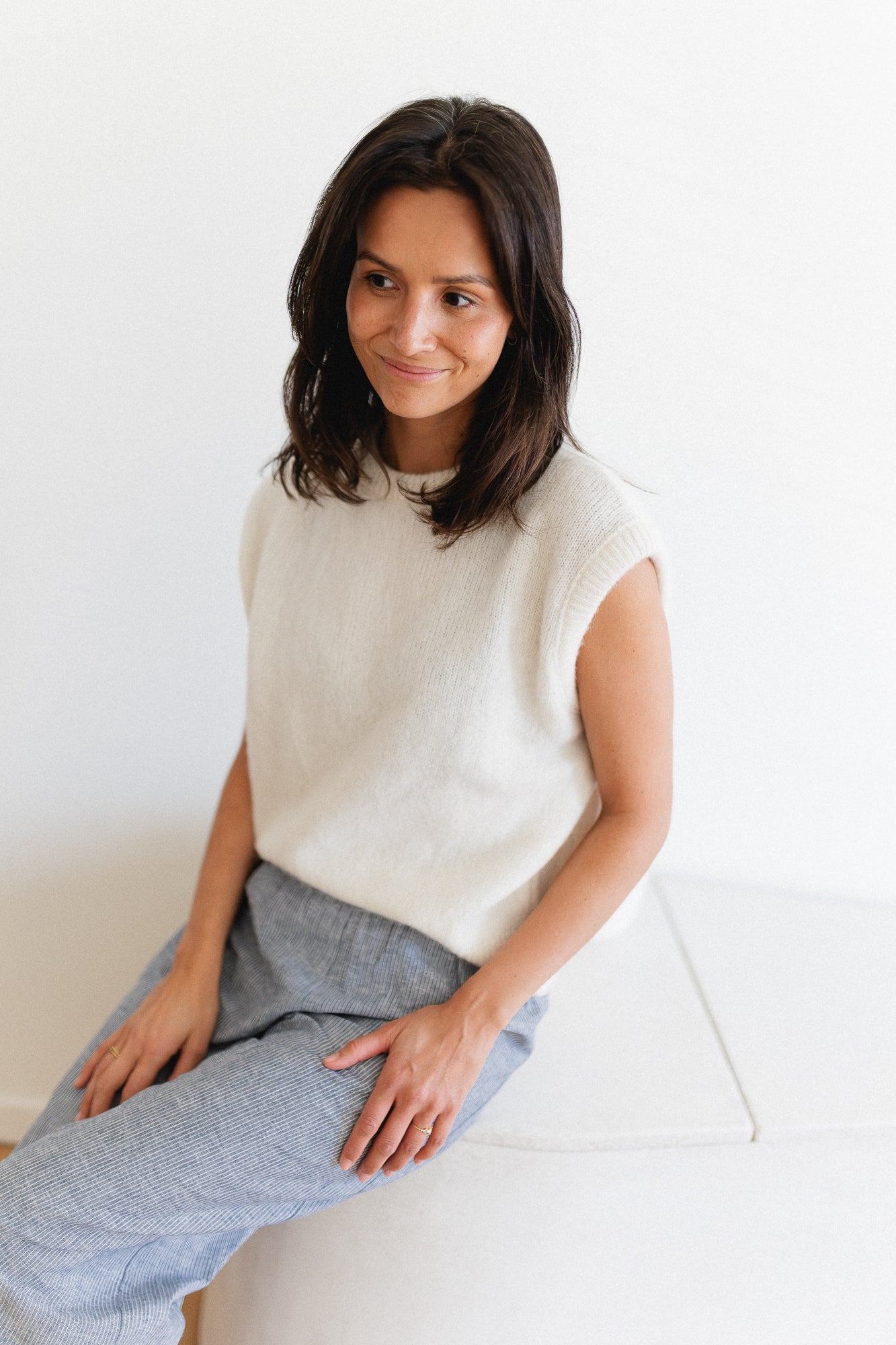 Frankie sleeveless knit off white