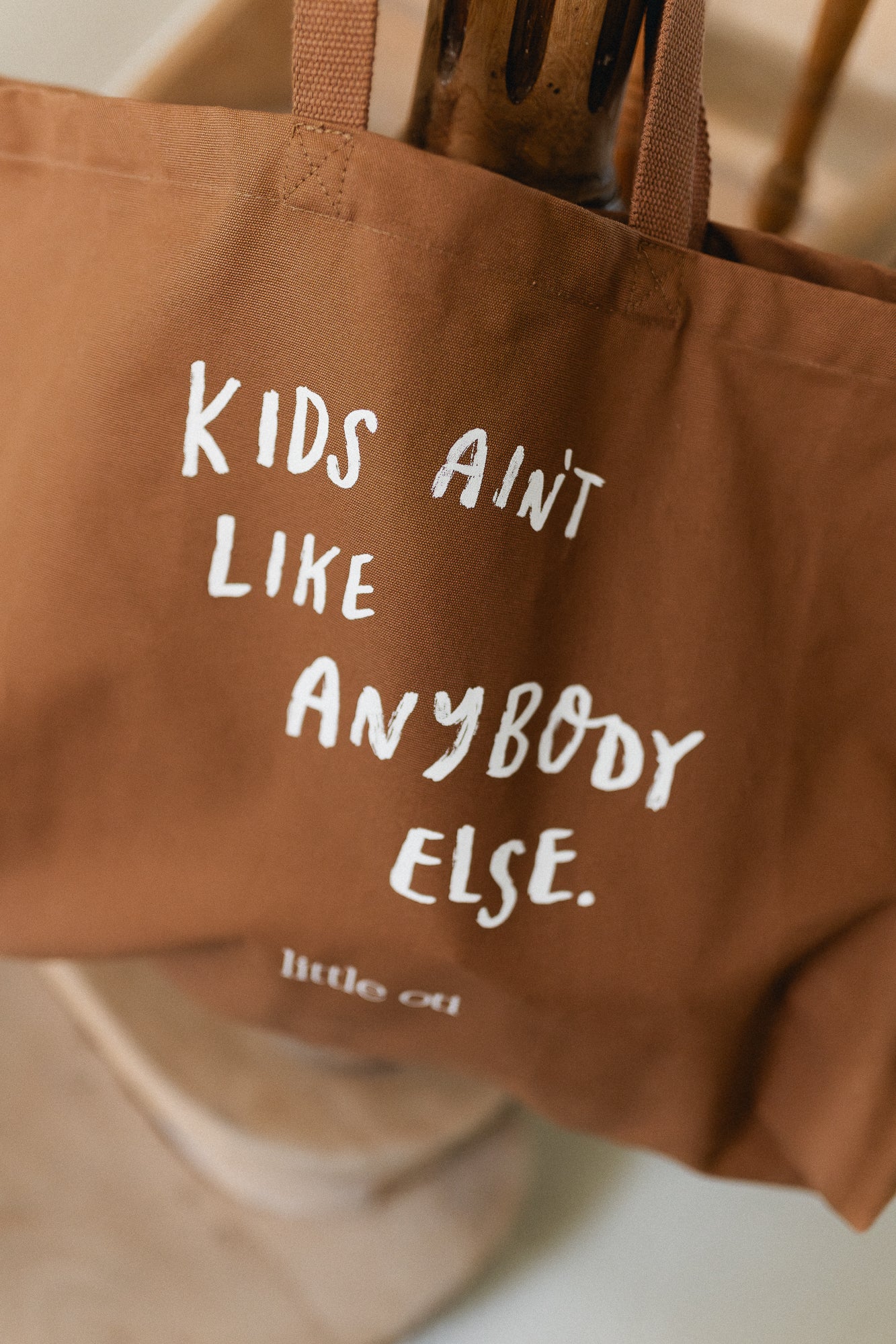 Oversized mom bag "kids ain't like anybody else"